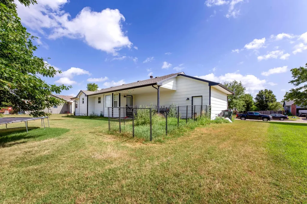 605 Clover Lane Hesston KS 67062