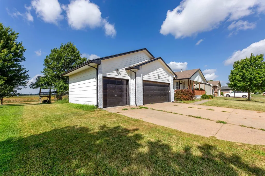 605 Clover Lane Hesston KS 67062