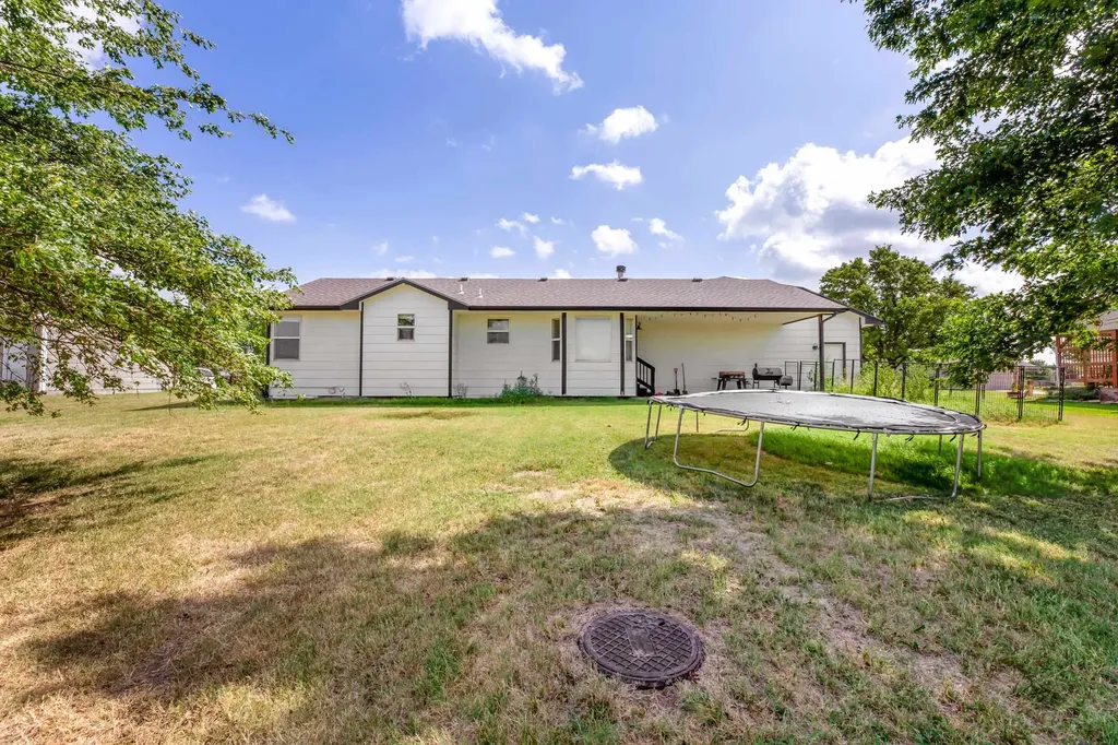 605 Clover Lane Hesston KS 67062