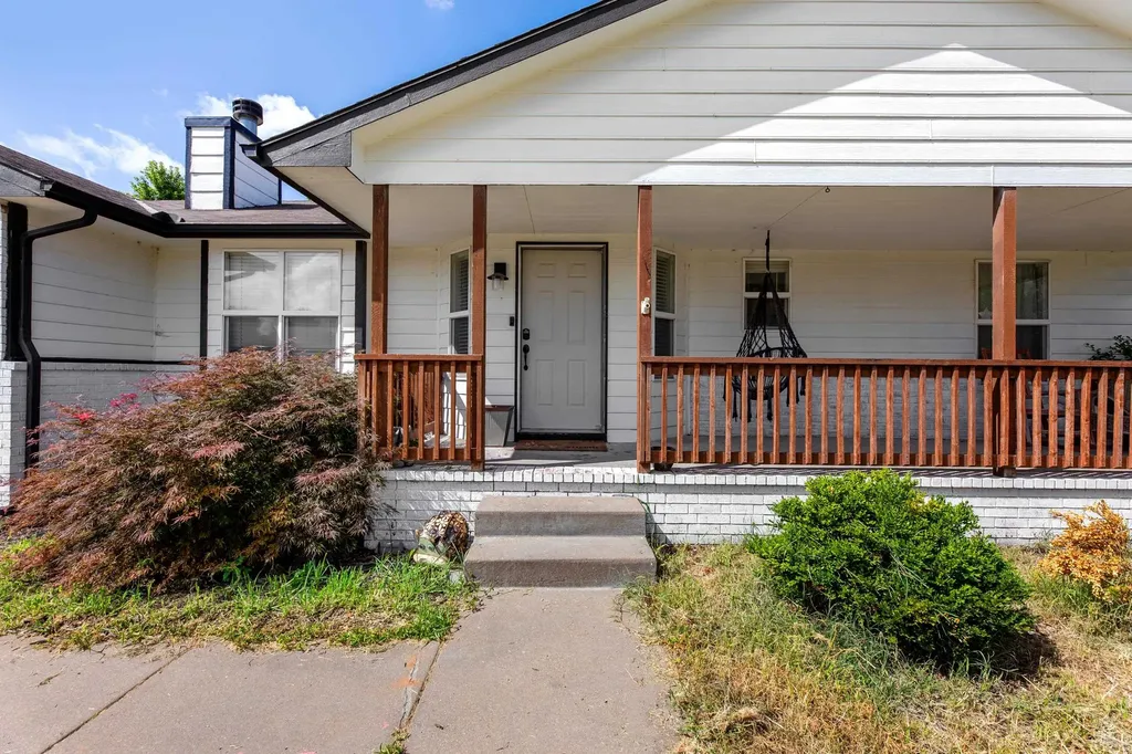 605 Clover Lane Hesston KS 67062