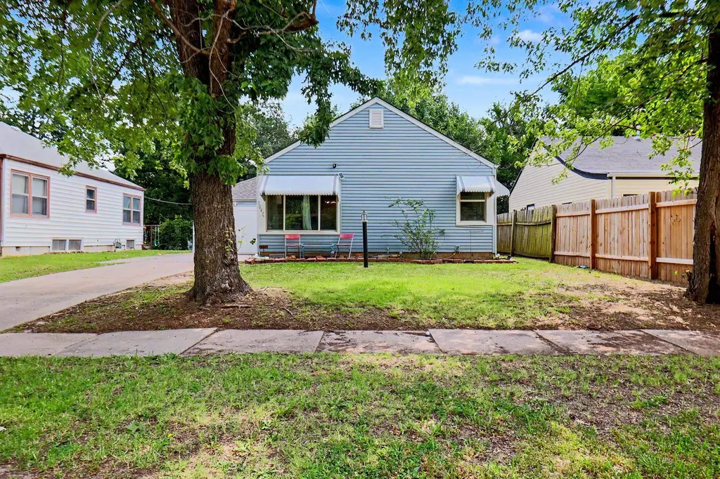 1048 N Pershing Street Wichita KS 67208