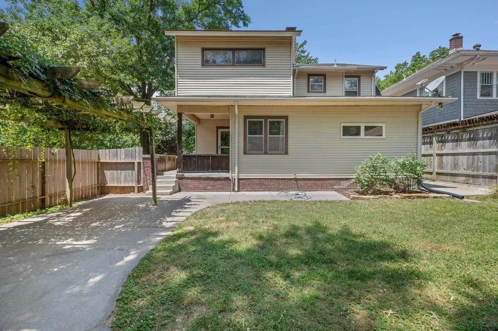 402 N Fountain Avenue Wichita KS 67208