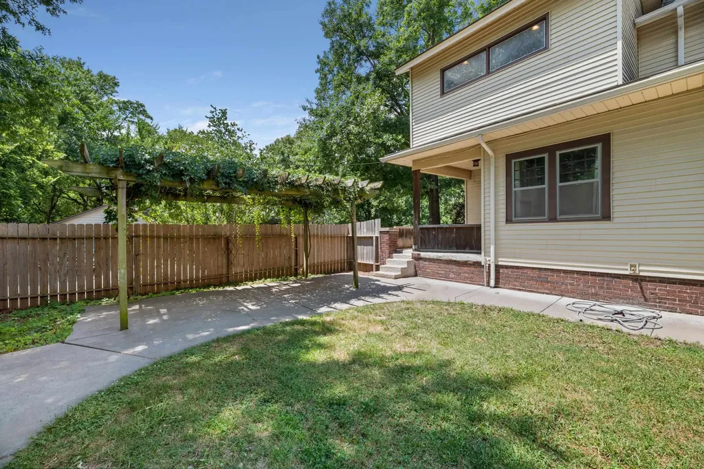 402 N Fountain Avenue Wichita KS 67208