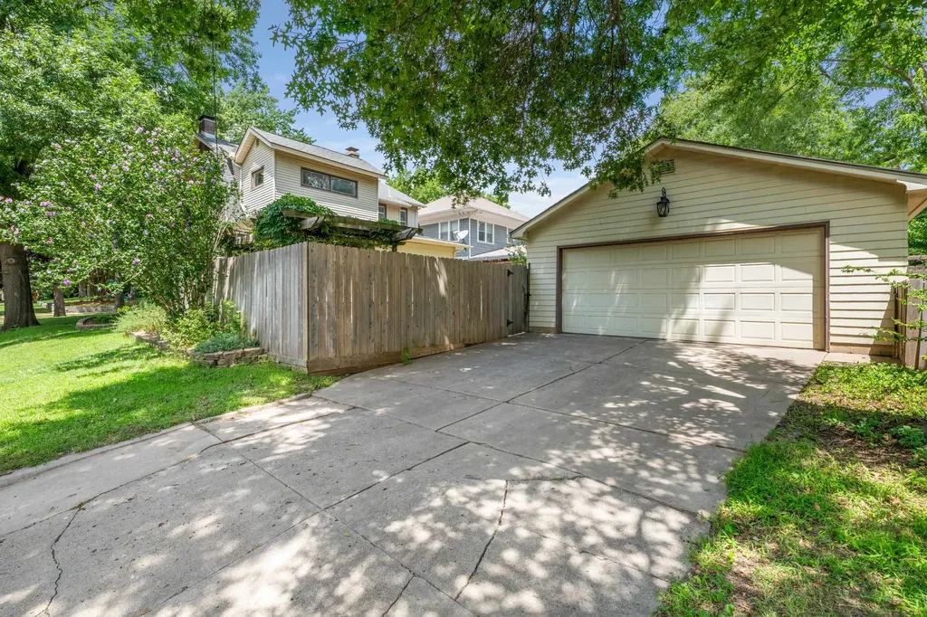 402 N Fountain Avenue Wichita KS 67208