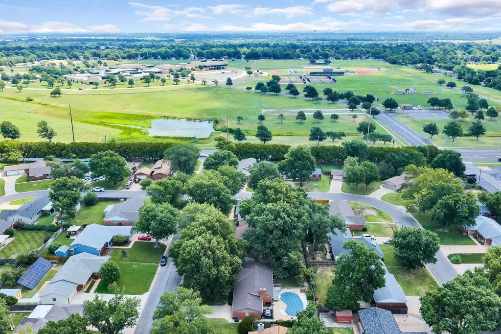8923 W 11th Wichita KS 67212