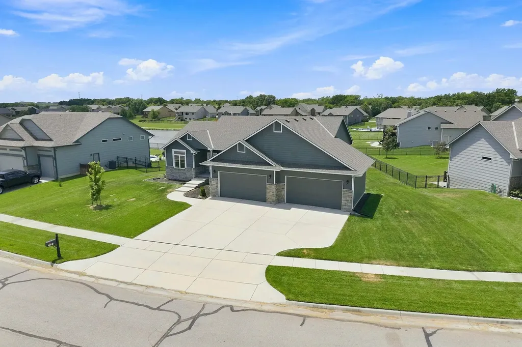 1601 N Blackstone Wichita KS 67235
