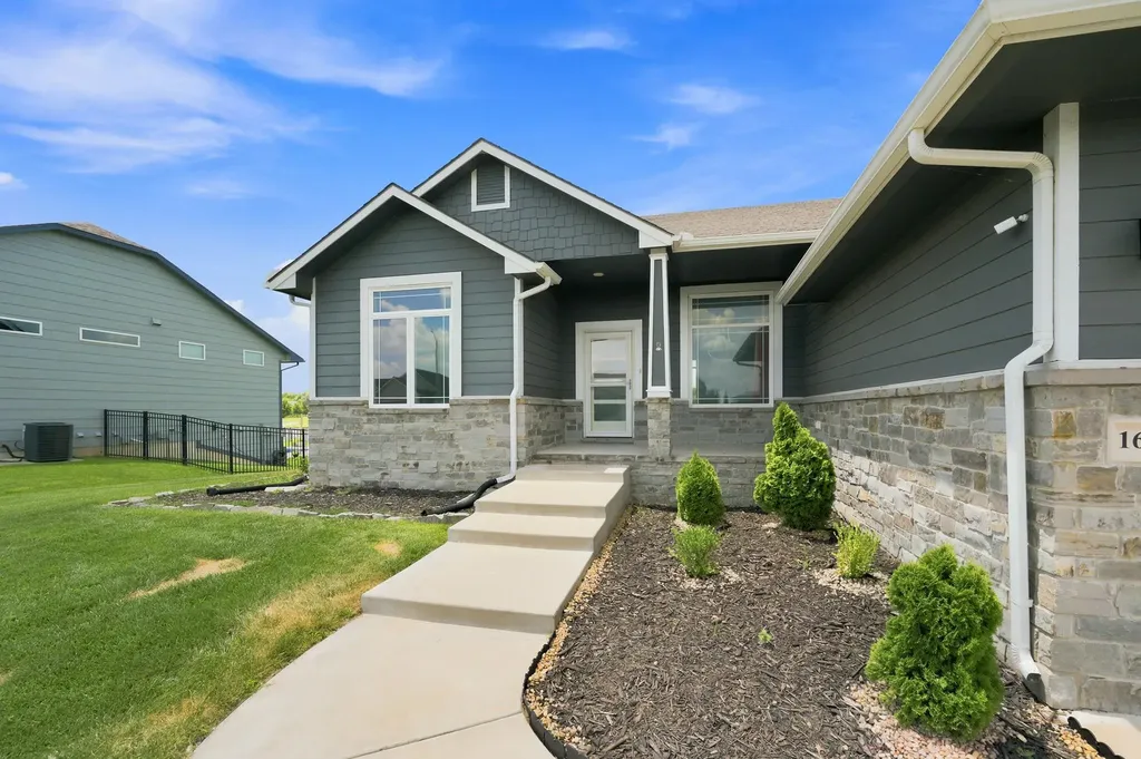 1601 N Blackstone Wichita KS 67235