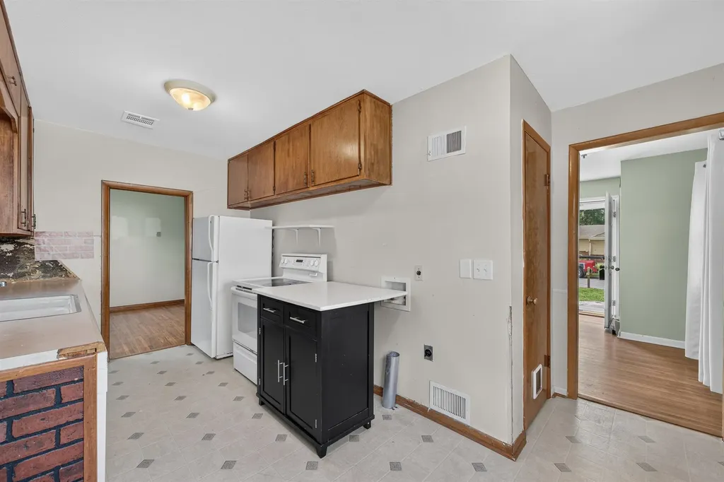 130 E Springdale Derby KS 67037
