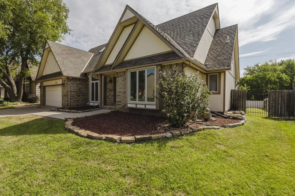 1212 N Coachhouse Wichita KS 67235