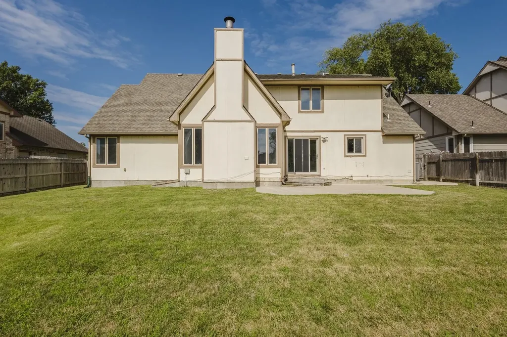 1212 N Coachhouse Wichita KS 67235
