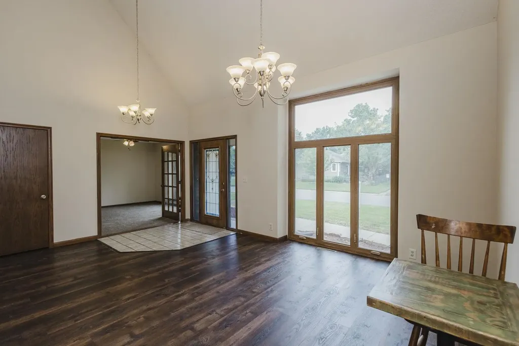 1212 N Coachhouse Wichita KS 67235