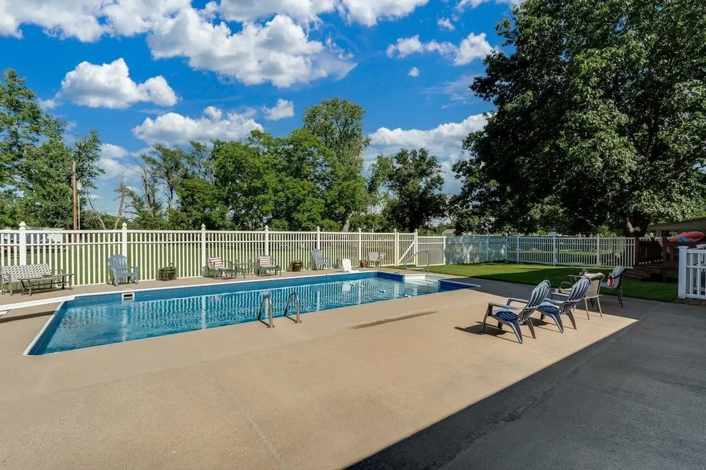 4604 Sequoia Street Hutchinson KS 67502