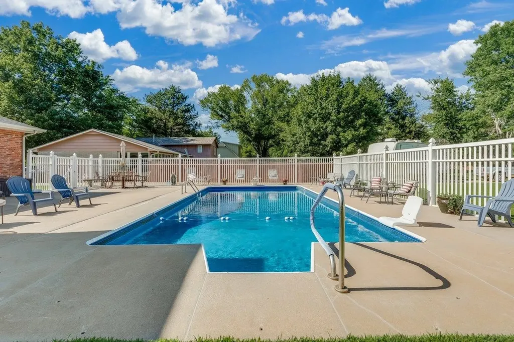 4604 Sequoia Street Hutchinson KS 67502