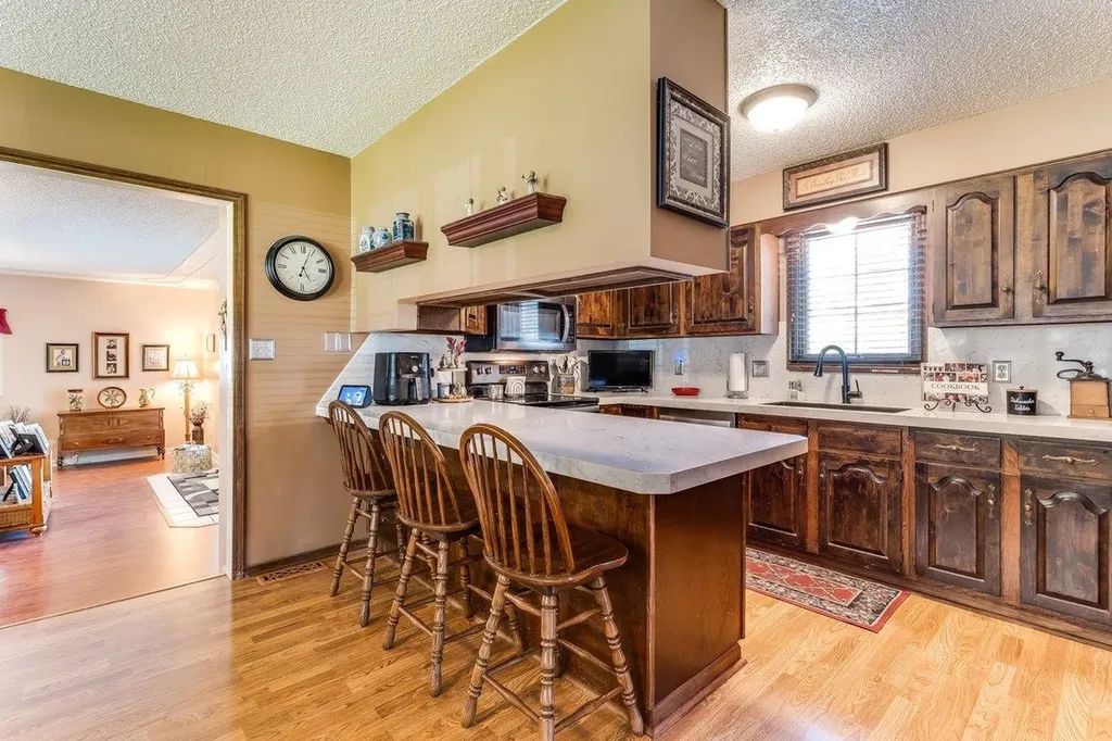 4604 Sequoia Street Hutchinson KS 67502