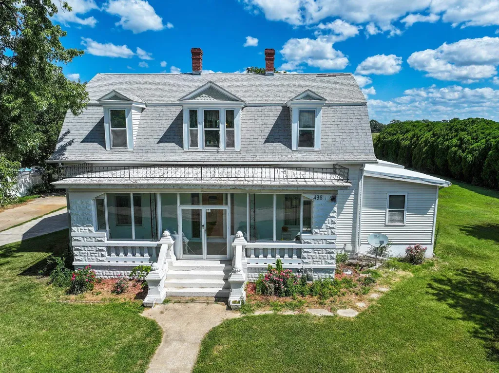 438 E Main Street Mount Hope KS 67108