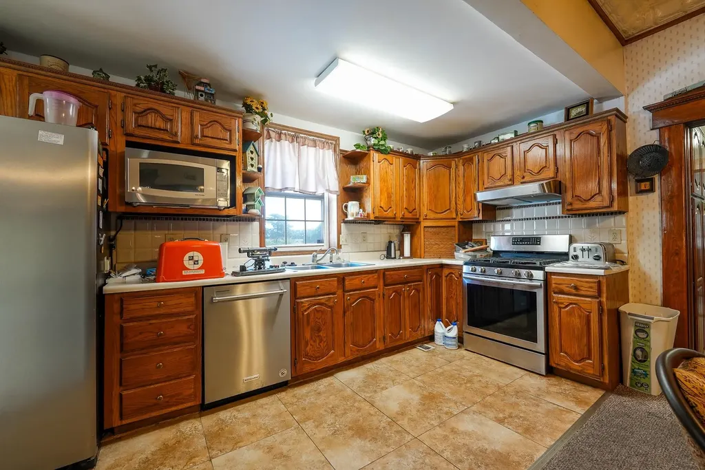 438 E Main Street Mount Hope KS 67108
