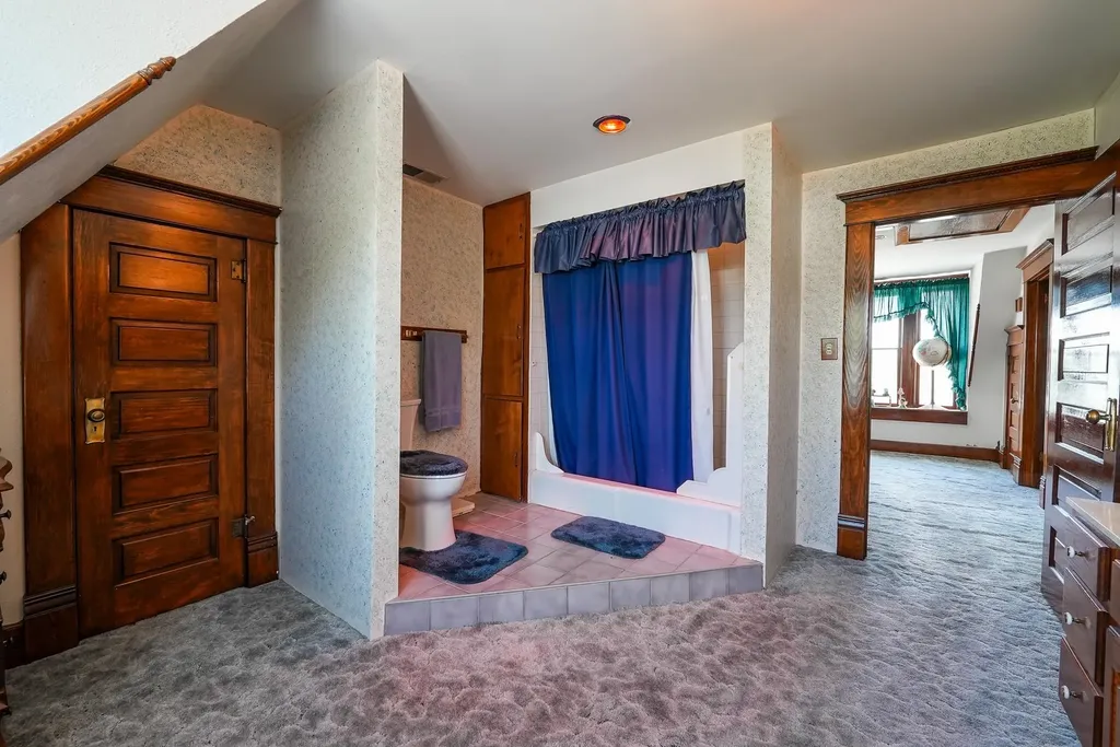 438 E Main Street Mount Hope KS 67108