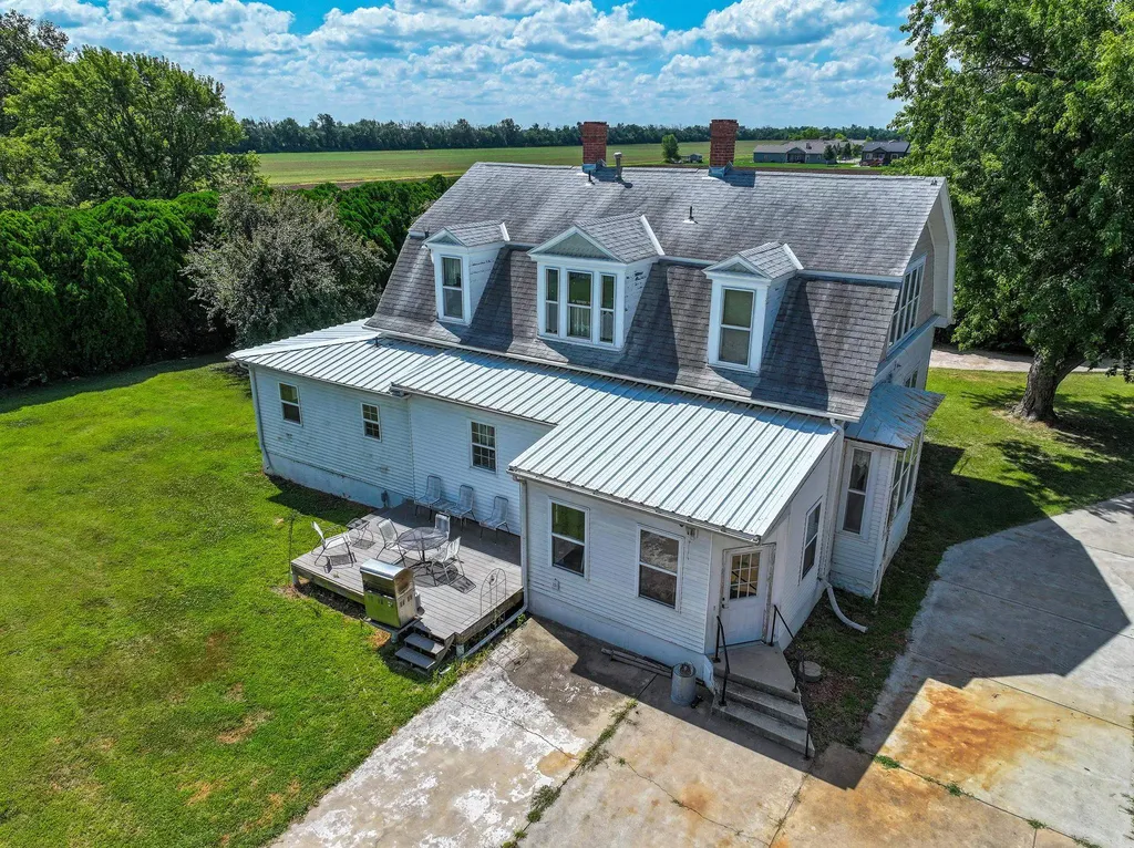 438 E Main Street Mount Hope KS 67108