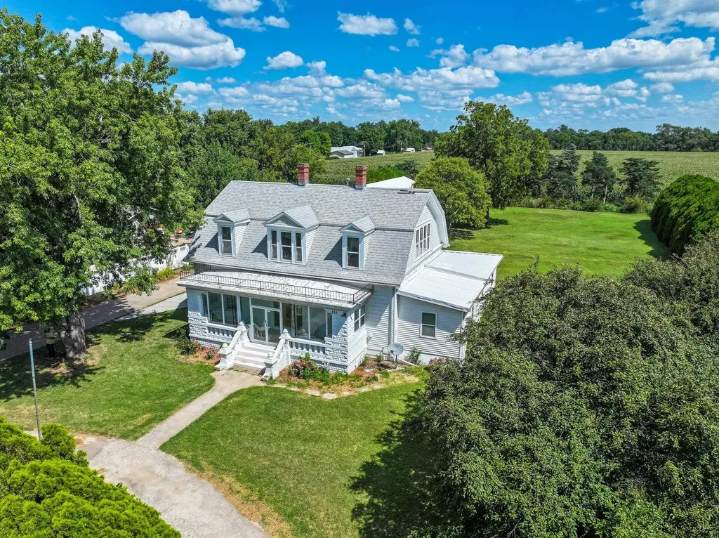 438 E Main Street Mount Hope KS 67108