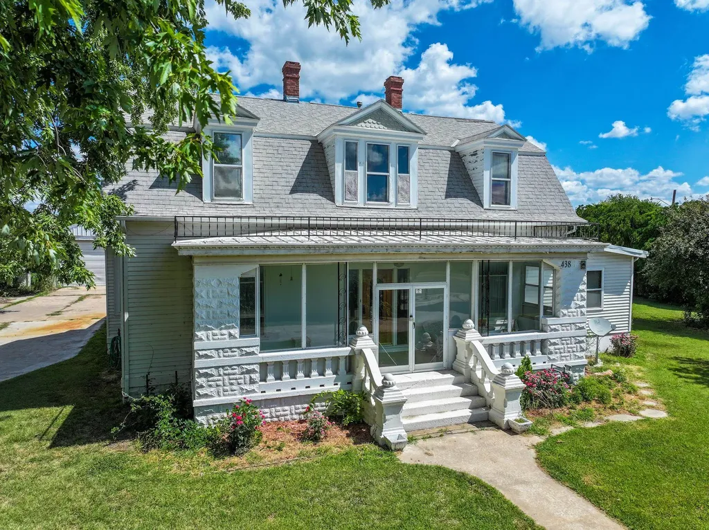 438 E Main Street Mount Hope KS 67108