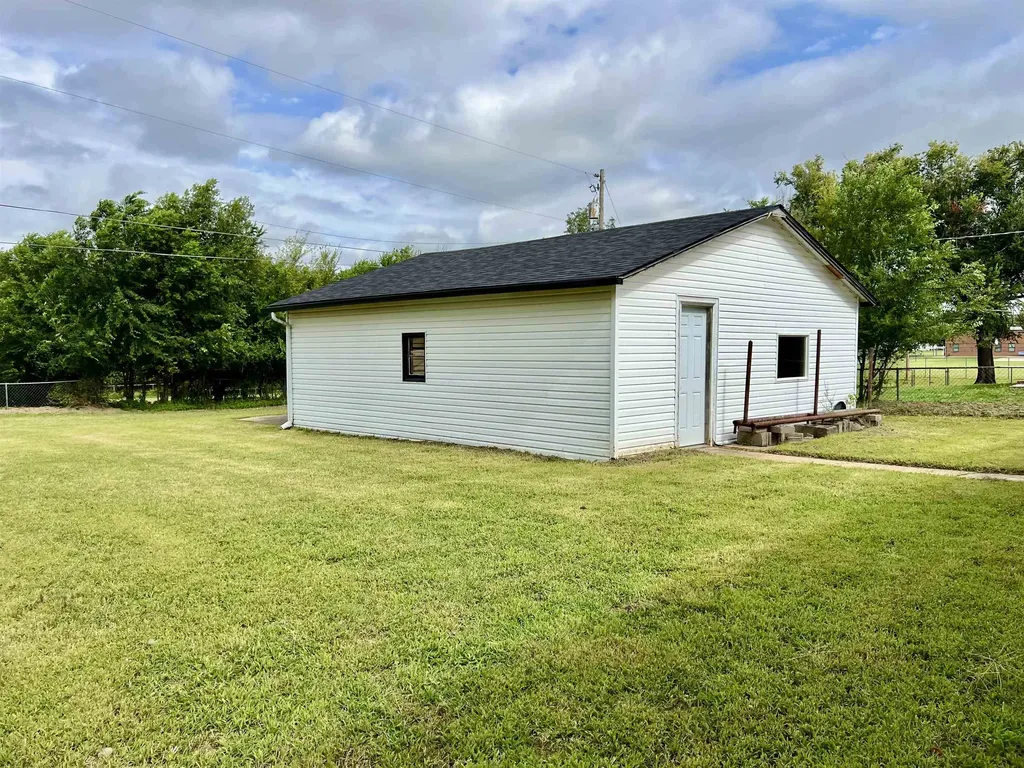 1015 N 10th Arkansas City KS 67005