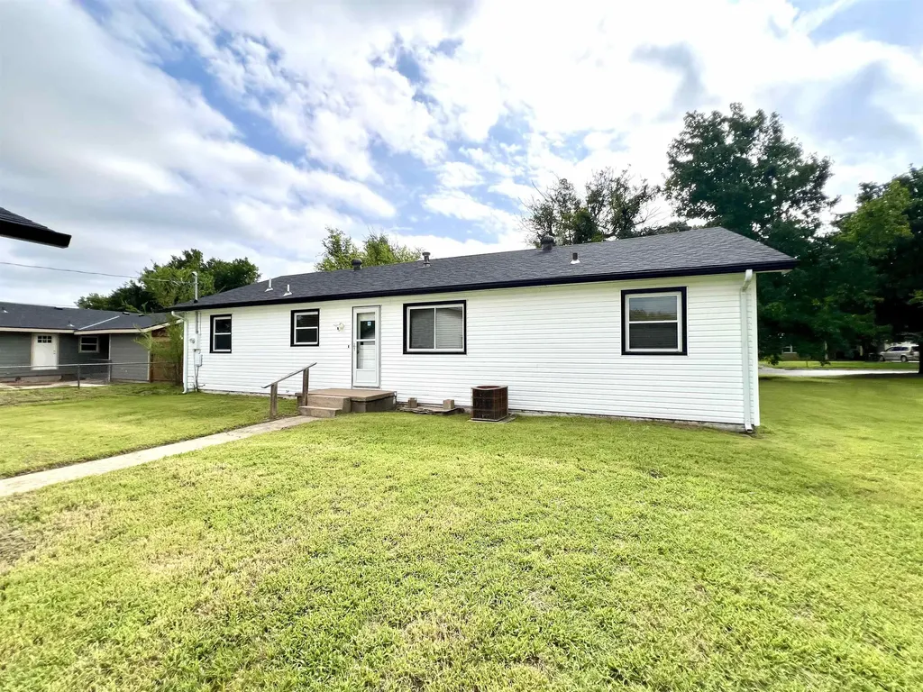 1015 N 10th Arkansas City KS 67005