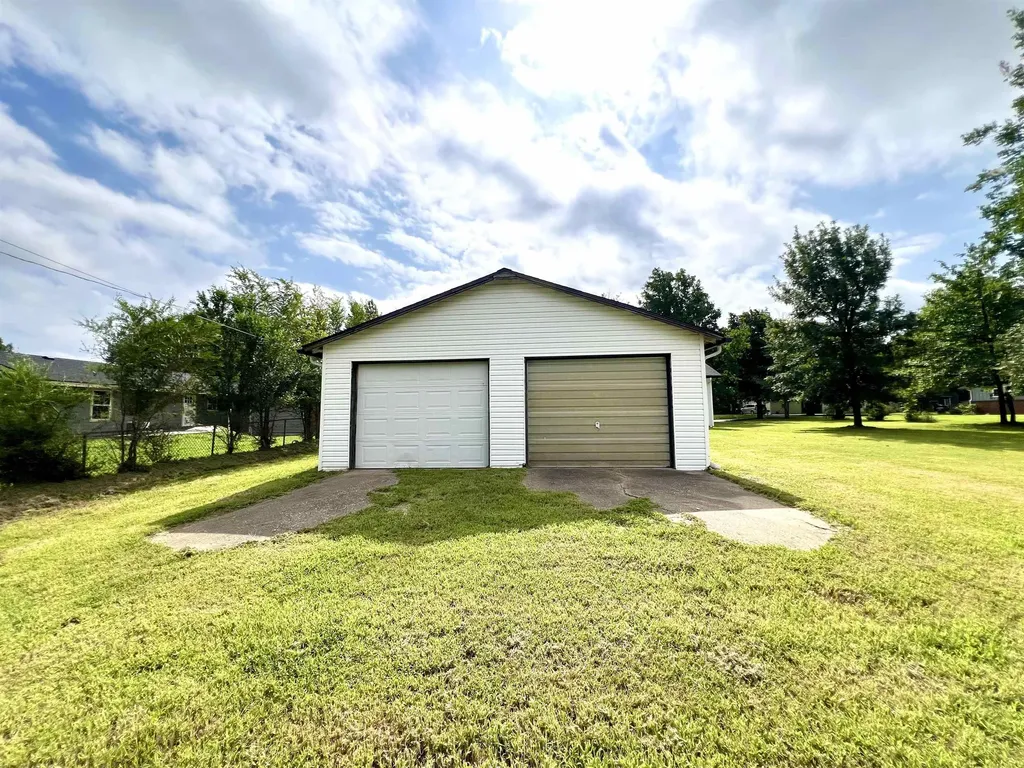 1015 N 10th Arkansas City KS 67005