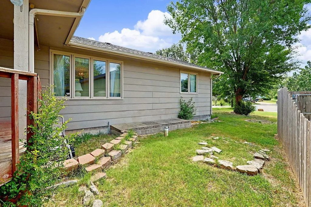 405 Sherman Drive Newton KS 67114