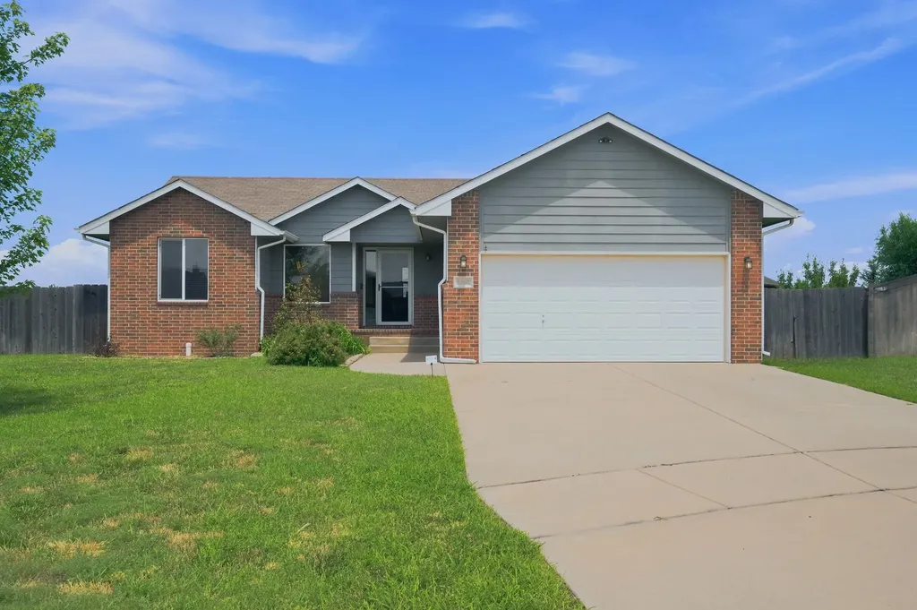 Andover KS, 2102 E Lotus