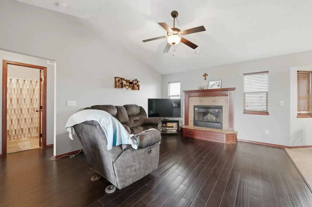 2102 E Lotus Andover KS 67002