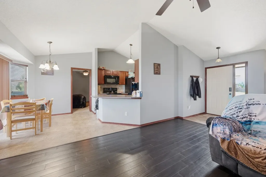 2102 E Lotus Andover KS 67002