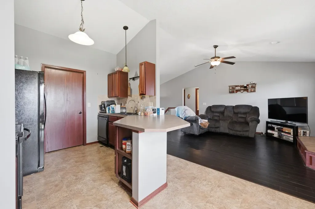 2102 E Lotus Andover KS 67002