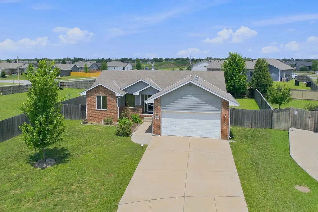 2102 E Lotus Andover KS 67002