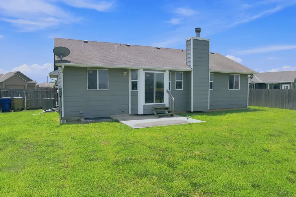2102 E Lotus Andover KS 67002