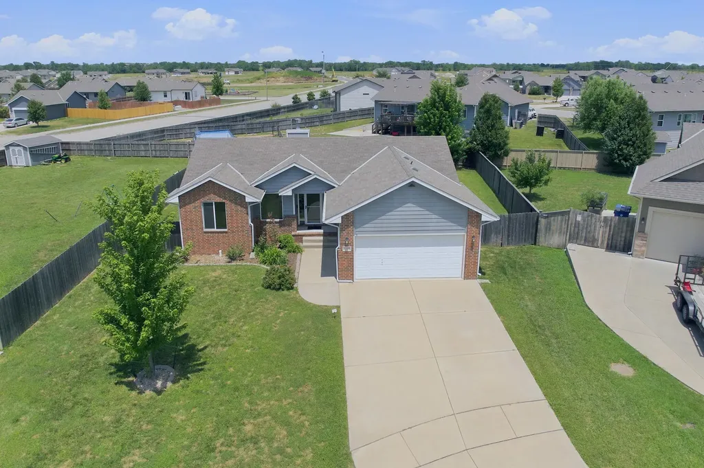 2102 E Lotus Andover KS 67002