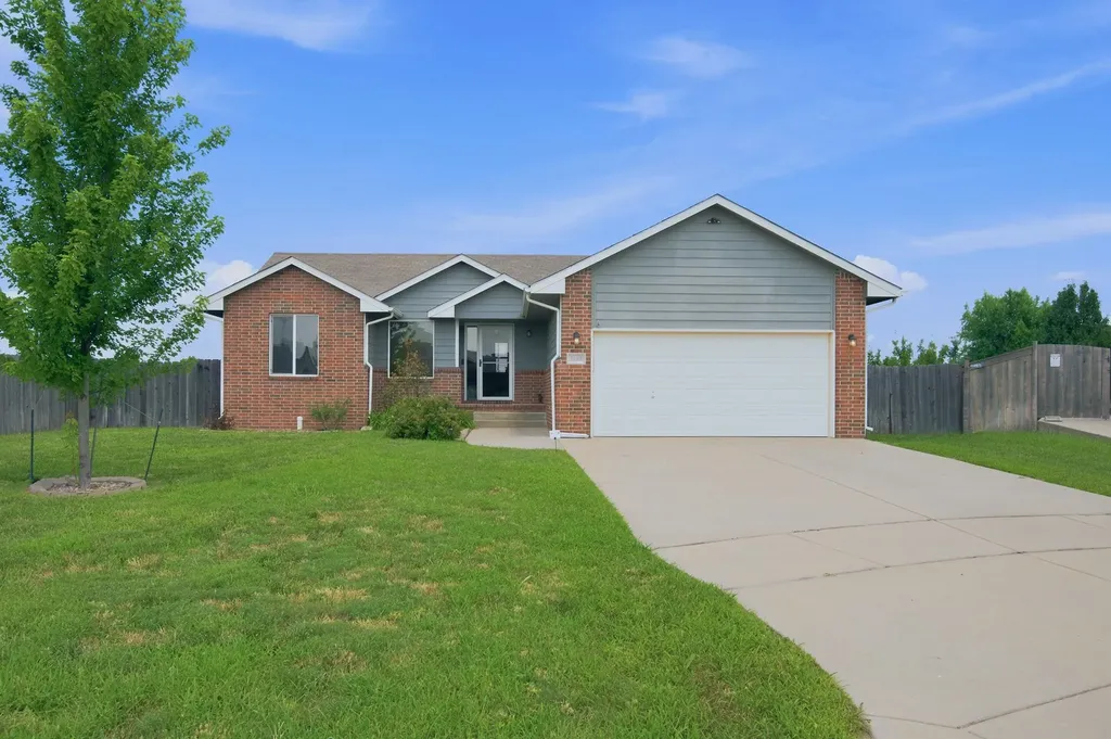 2102 E Lotus Andover KS 67002