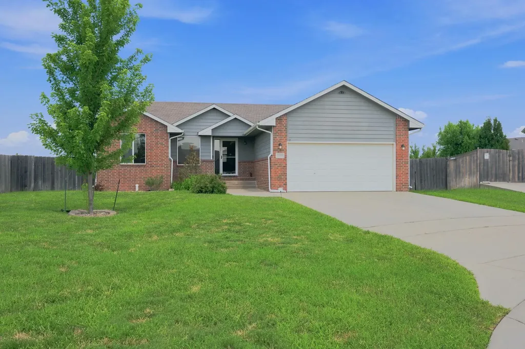 2102 E Lotus Andover KS 67002