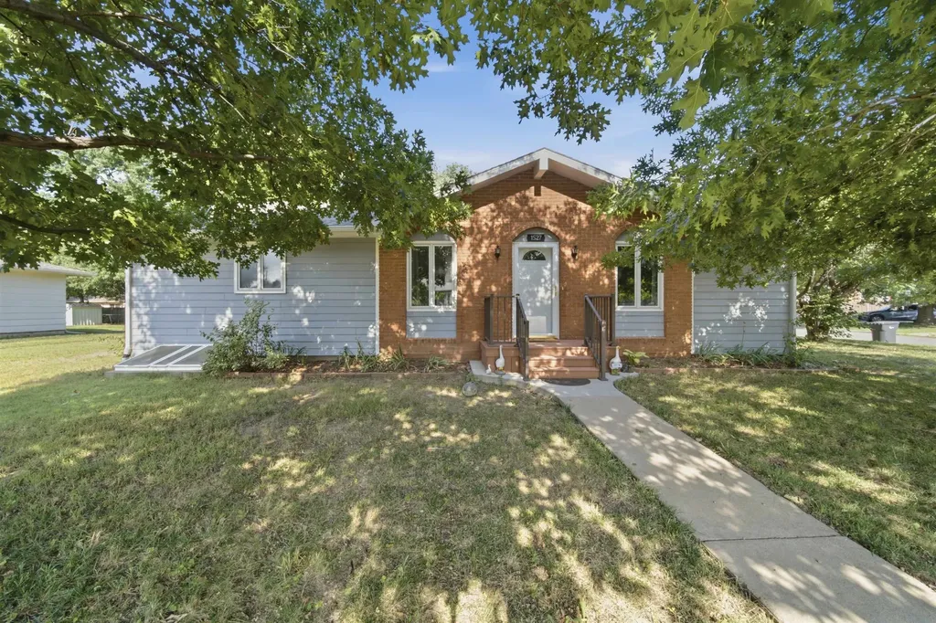1527 Westborough Newton KS 67114