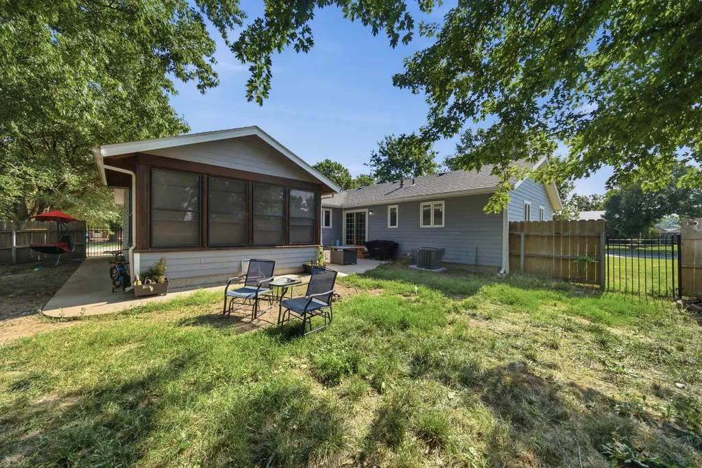 1527 Westborough Newton KS 67114