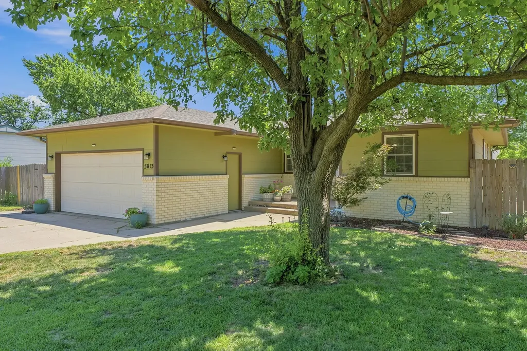 5813 W 8th Street N Wichita KS 67212-2801