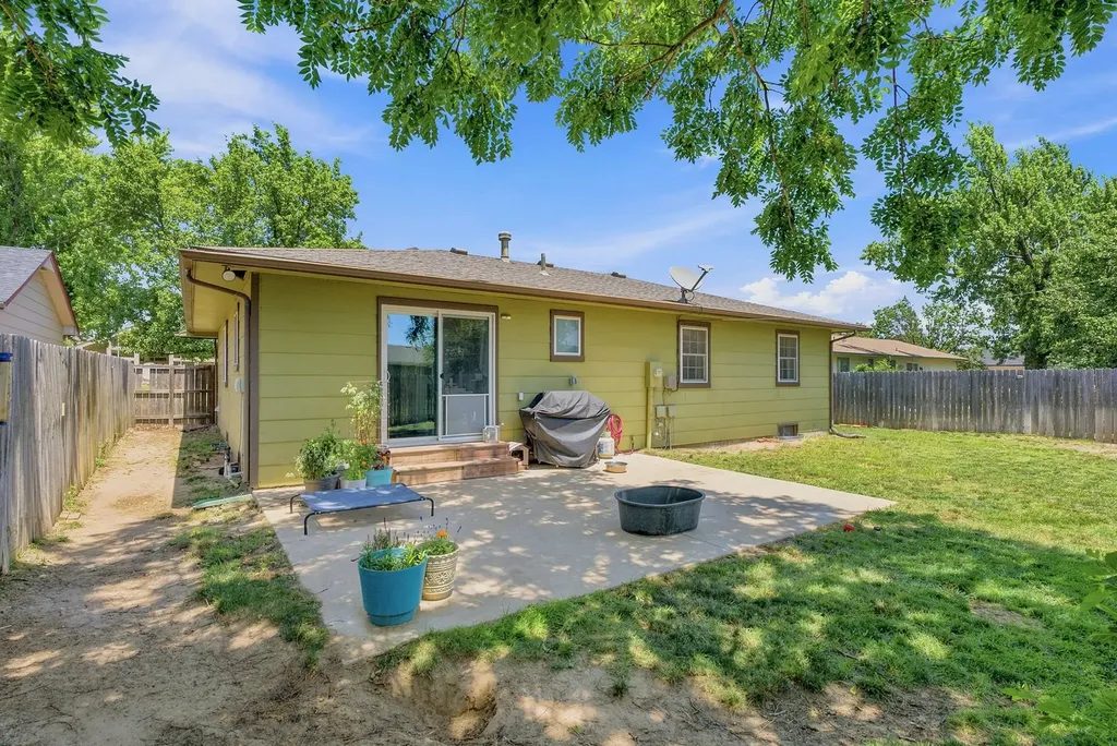 5813 W 8th Street N Wichita KS 67212-2801