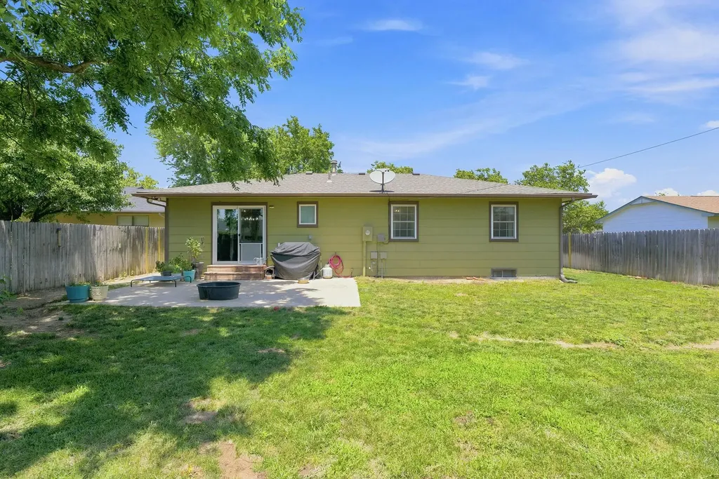 5813 W 8th Street N Wichita KS 67212-2801