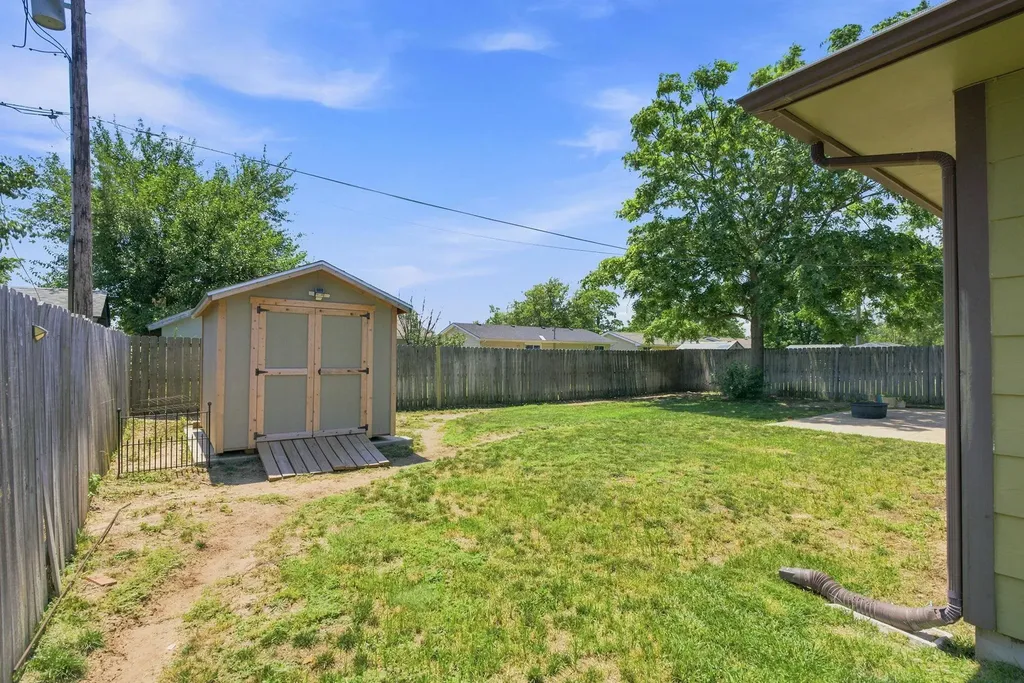 5813 W 8th Street N Wichita KS 67212-2801