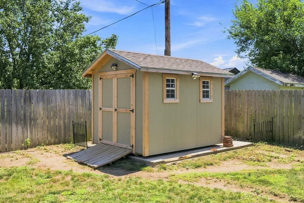 5813 W 8th Street N Wichita KS 67212-2801