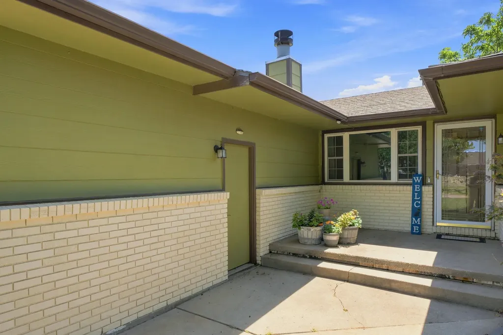 5813 W 8th Street N Wichita KS 67212-2801