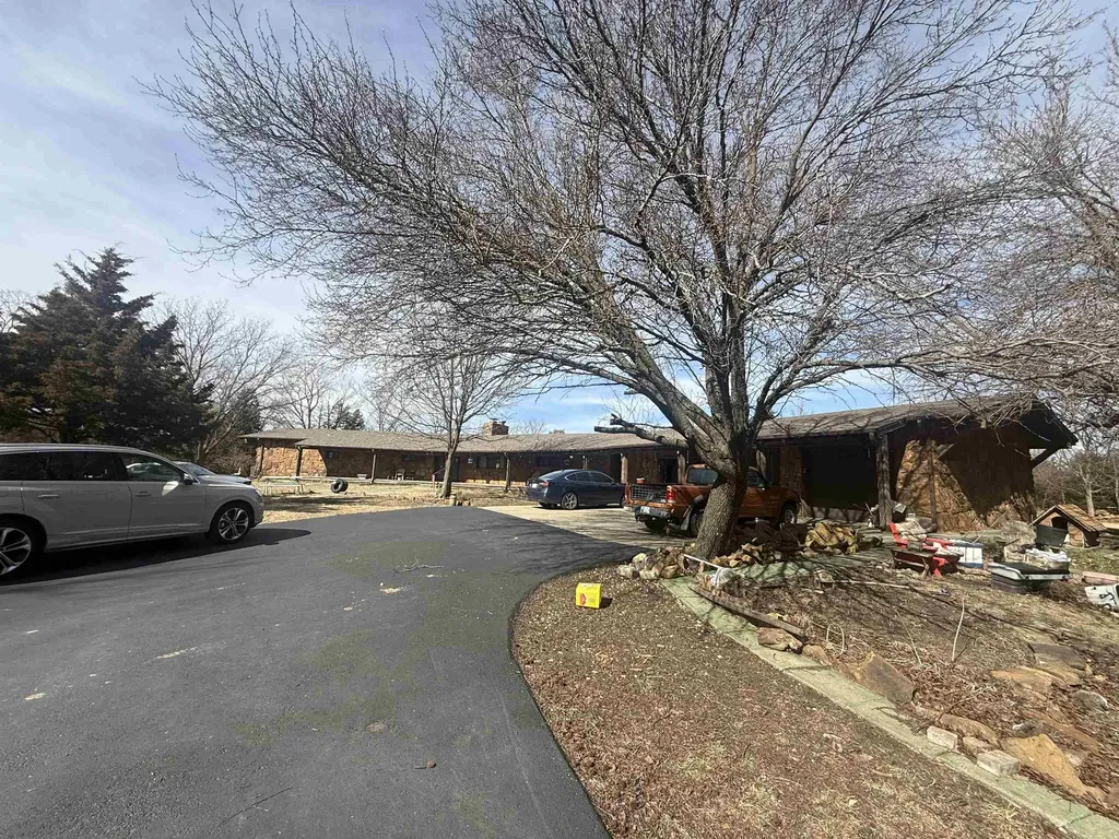 9510 E 101st Street N Valley Center KS 67147