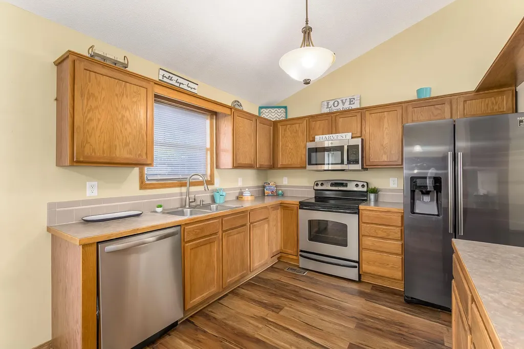 2438 S Cypress Street Wichita KS 67210-2450