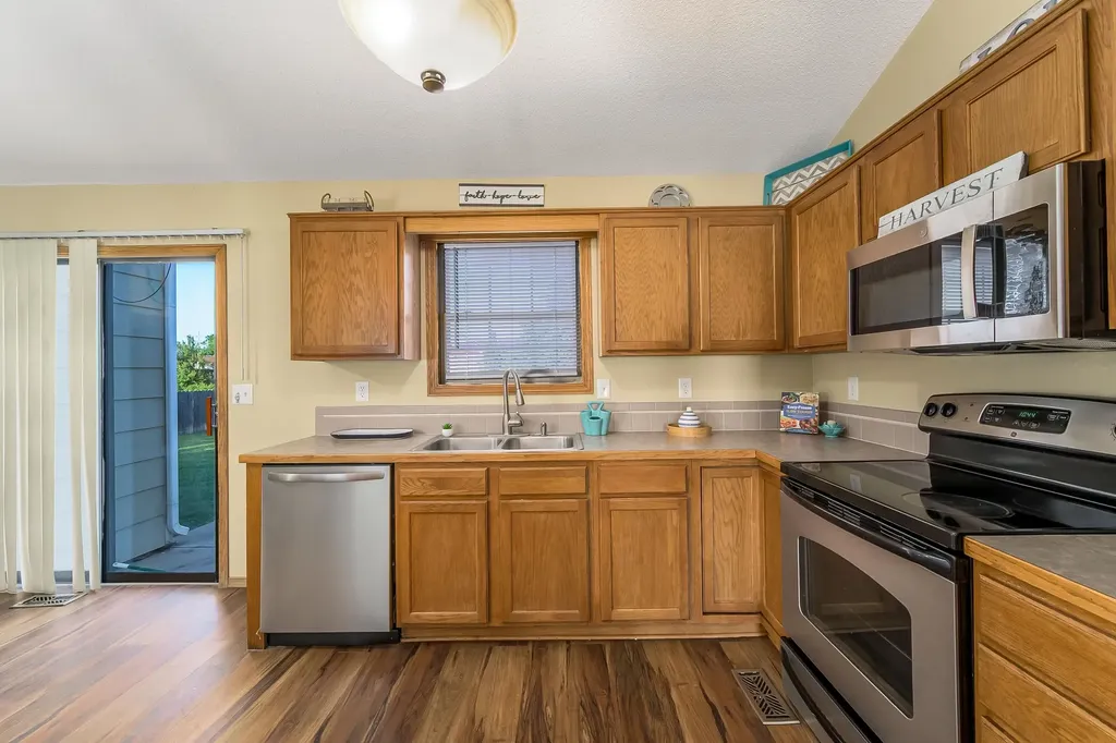 2438 S Cypress Street Wichita KS 67210-2450