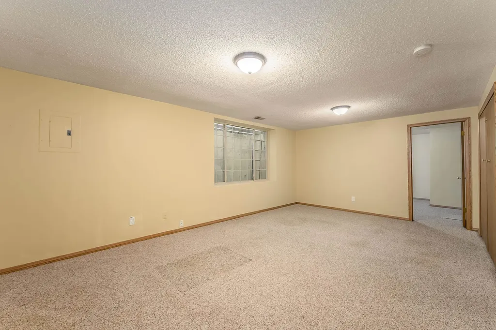 2438 S Cypress Street Wichita KS 67210-2450
