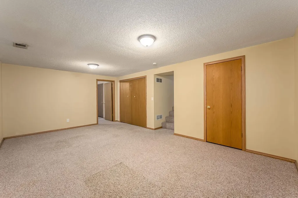 2438 S Cypress Street Wichita KS 67210-2450